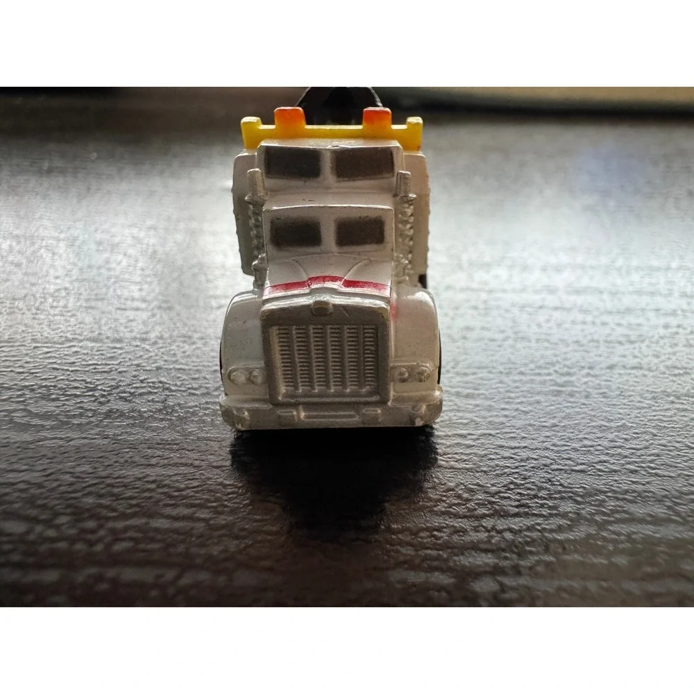 Vintage 1980s Galoob Micro Machines Kenworth Semi Wrecker Tow Truck White Yellow